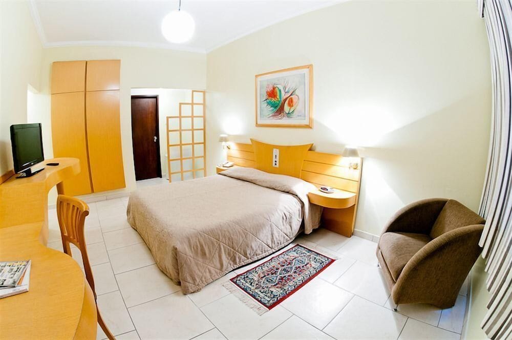 Hotel Del Rey 13/64