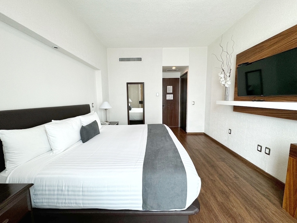 SUPERIOR, KING BED