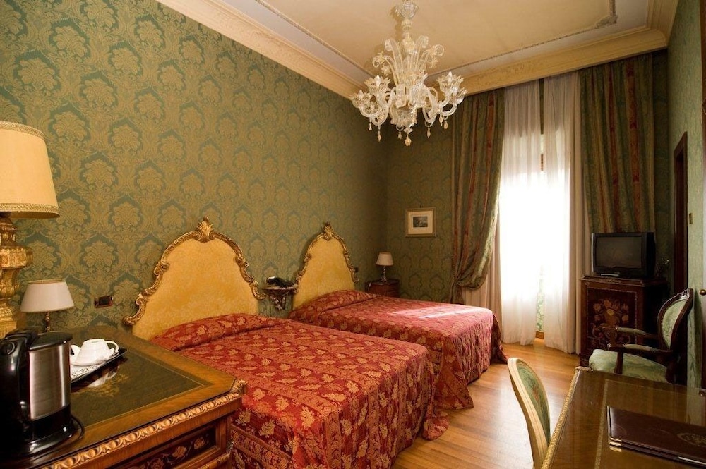 Des Epoques Hotel 25/63