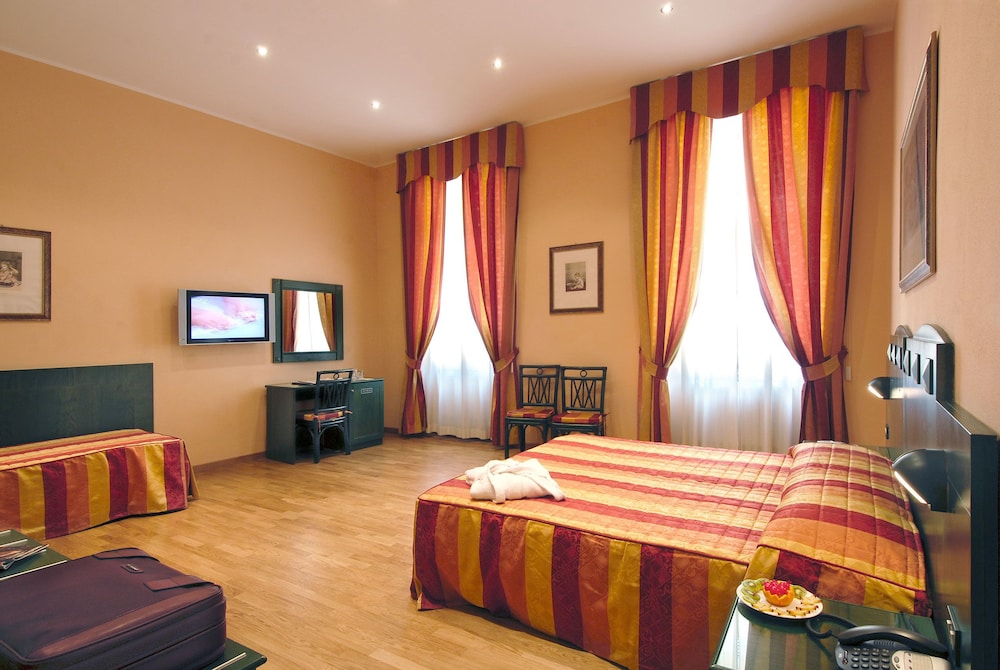 ROOM, TRIPLE