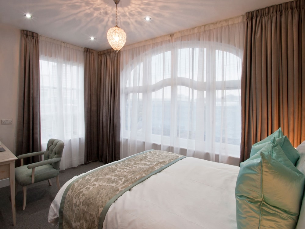 W12 ROOMS 33/58