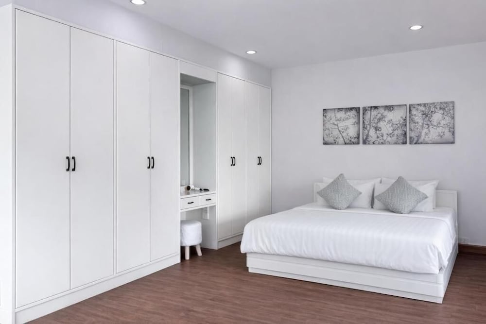 The Bless Hotel And Residence 15/80