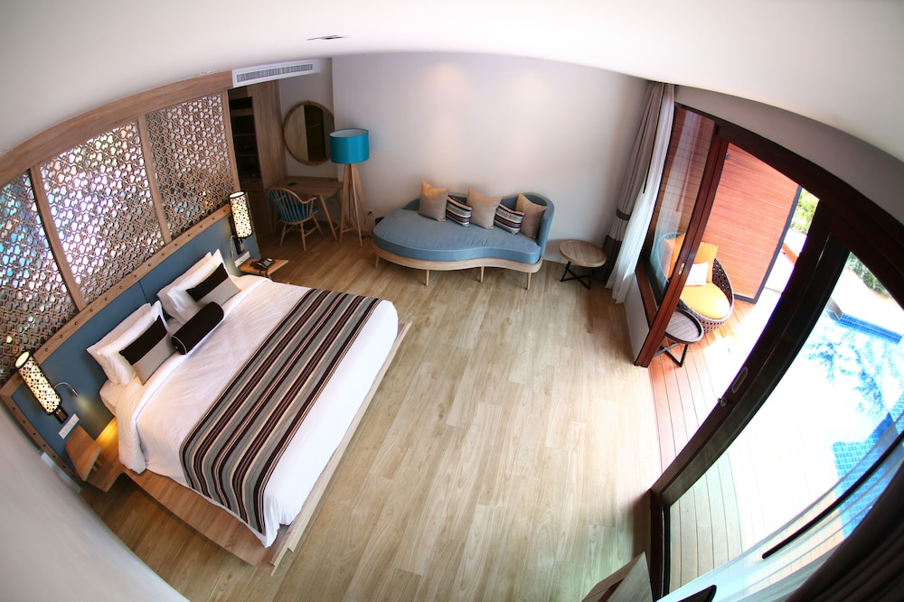 Akira Lipe Resort 37/91