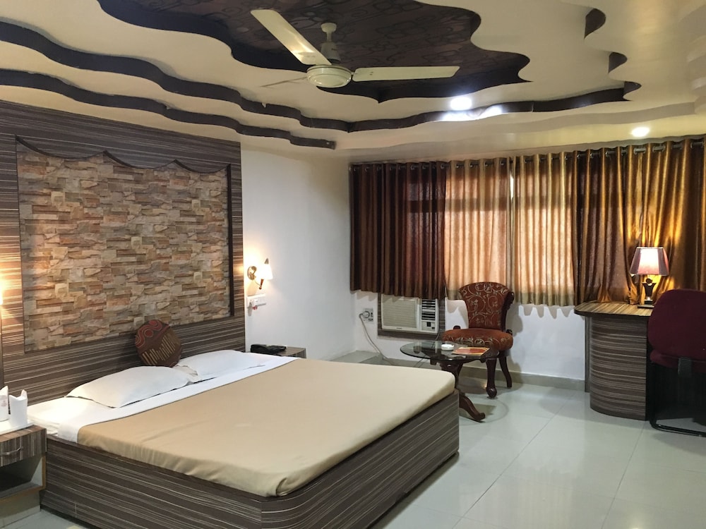 HOTEL GRAND ARJUN 12/50