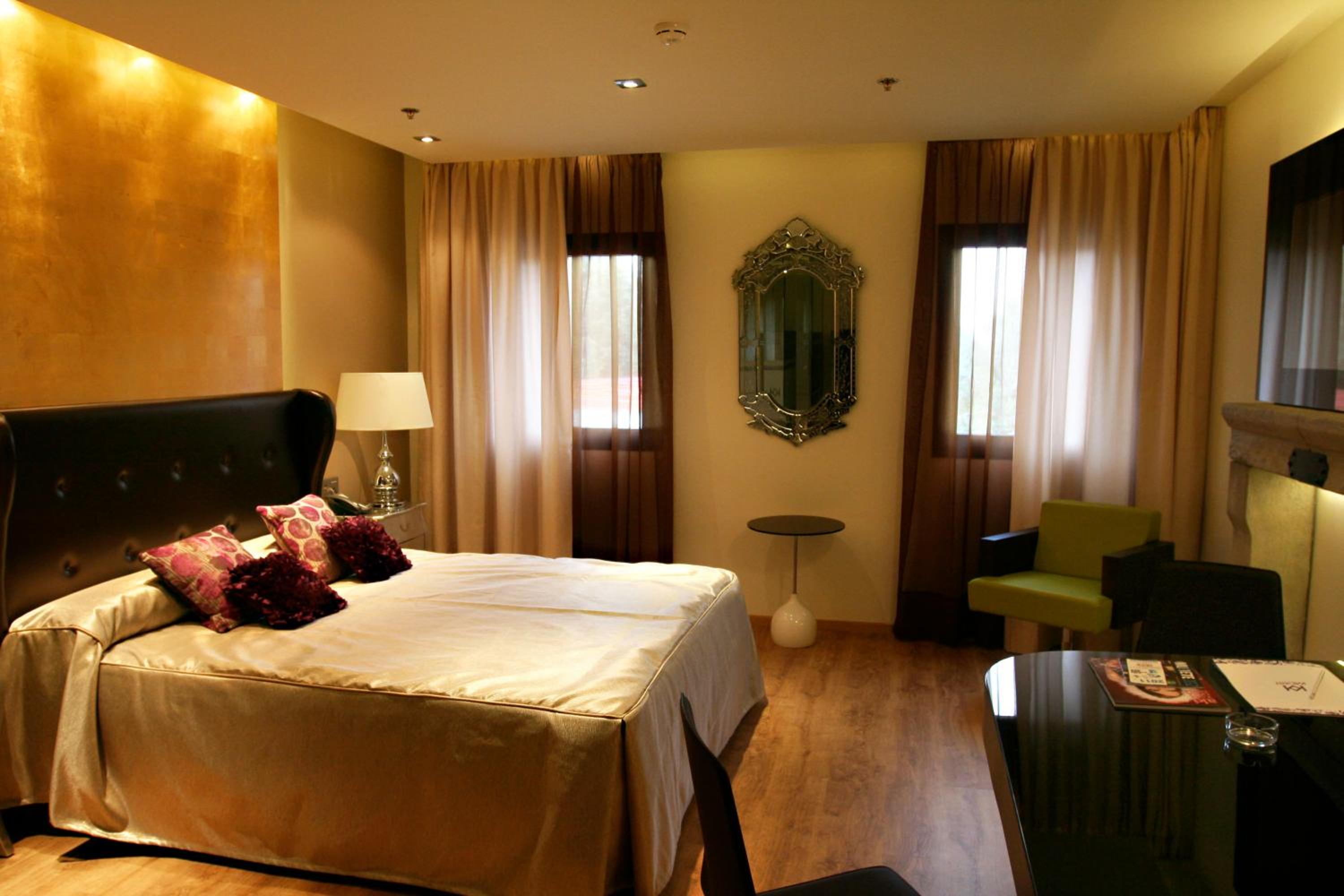 Room, Double Bed