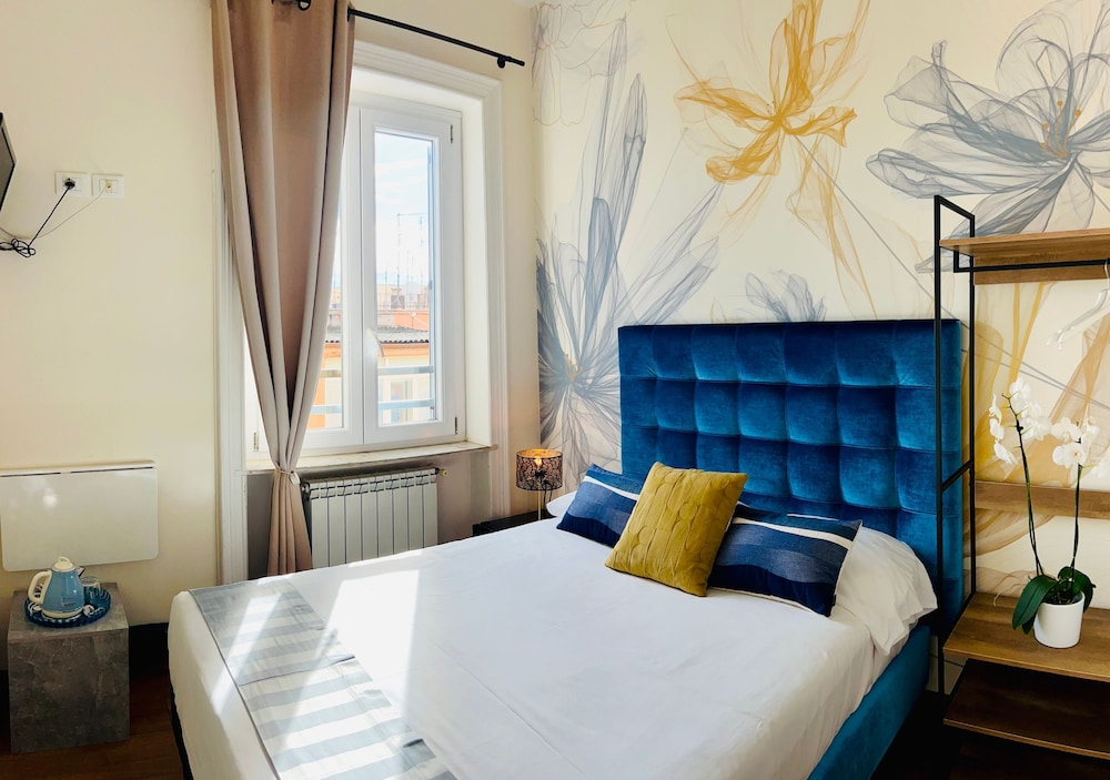 ROOM, SINGLE, DOUBLE BED