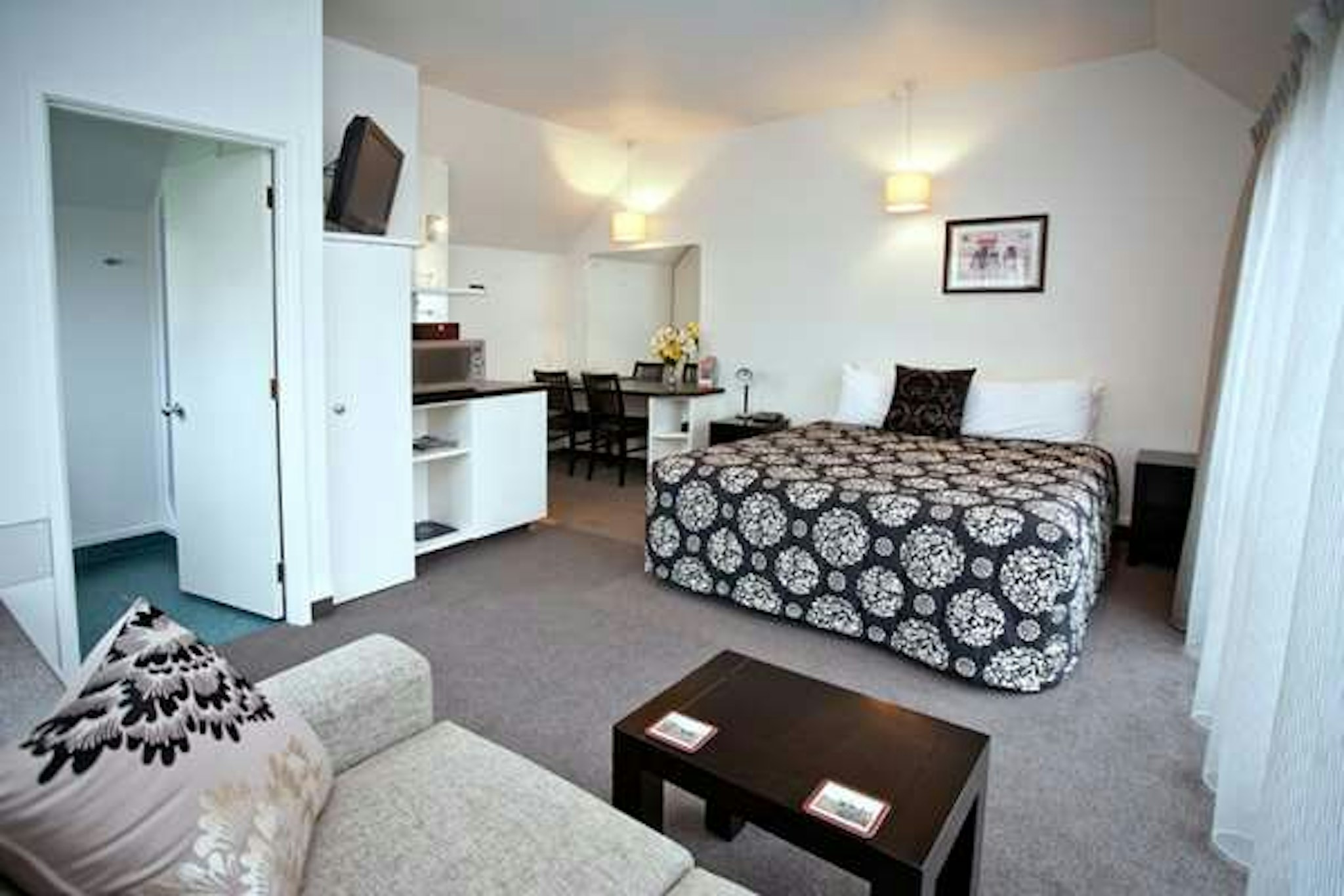 Cable Court Motel 30/37