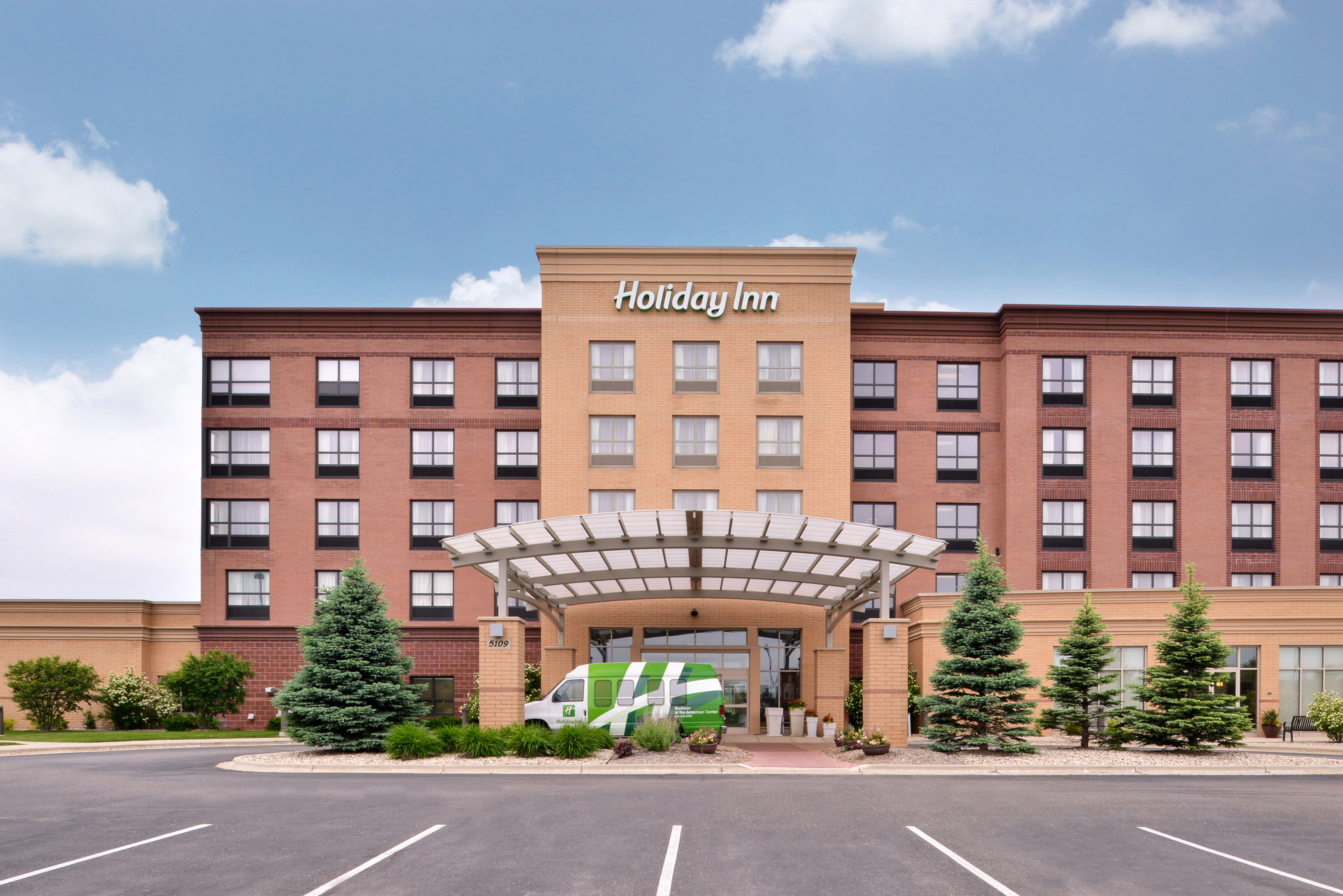 Holiday Inn Madison At The American Center 73/76