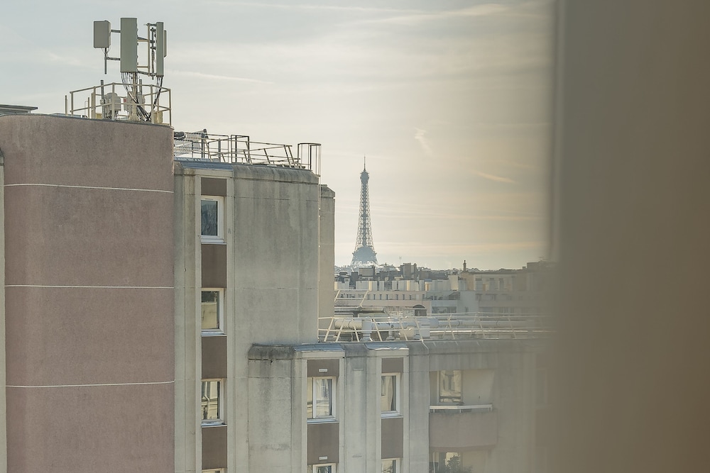 Yuna Porte Maillot - ApartHotel 46/50