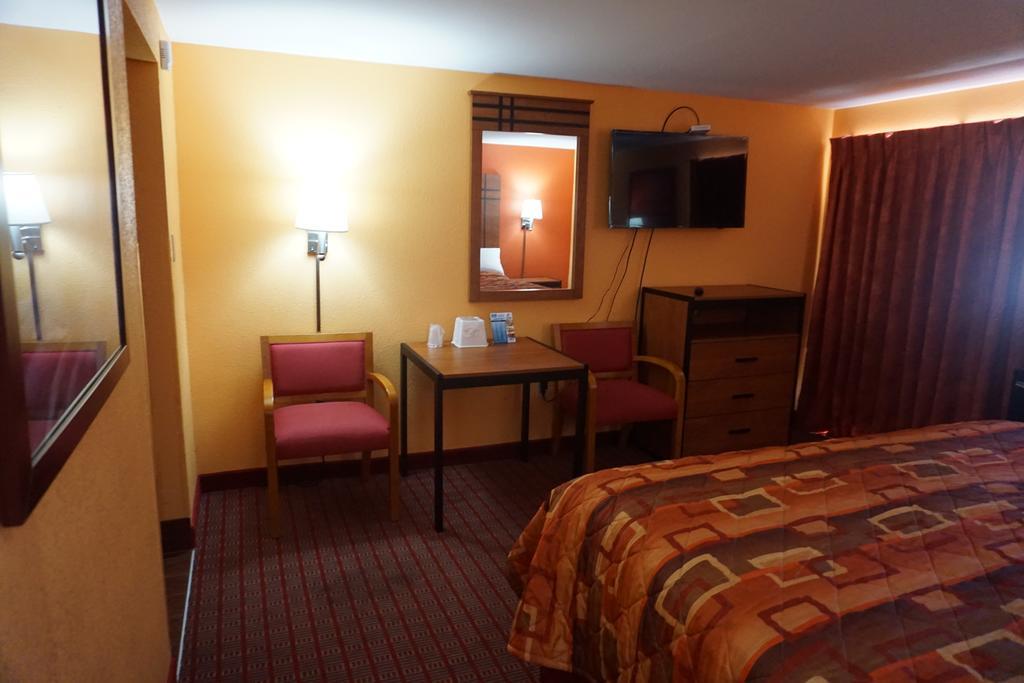 Econo Lodge Vineland 14/20