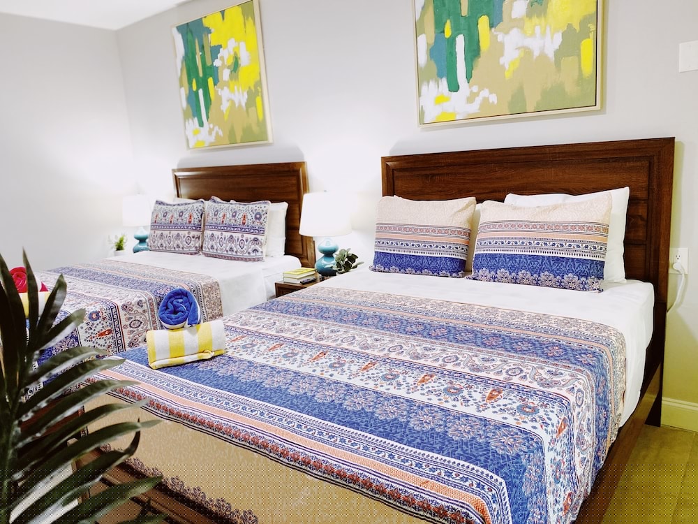 Miami Beach International Hostel 9/66