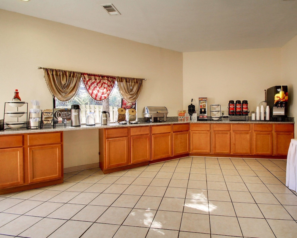 Twin Star Lodge Ex Econo Lodge Biloxi Beach North 8/33