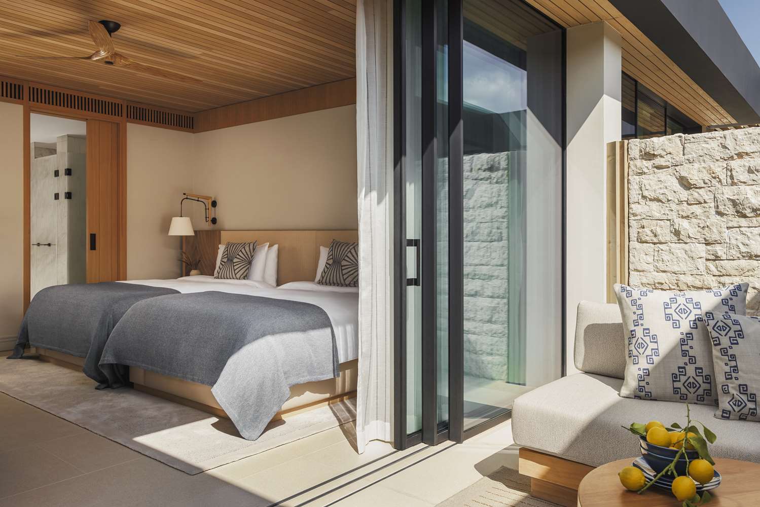3 Bedrooms, Suite, Beach Front