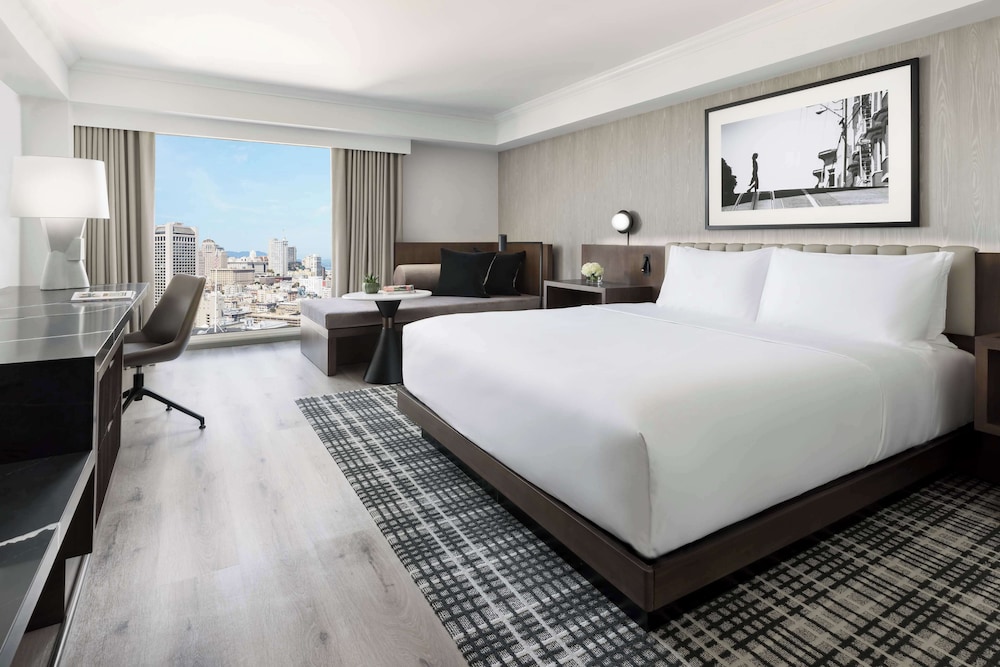 ROOM, KING BED, CITY VIEW