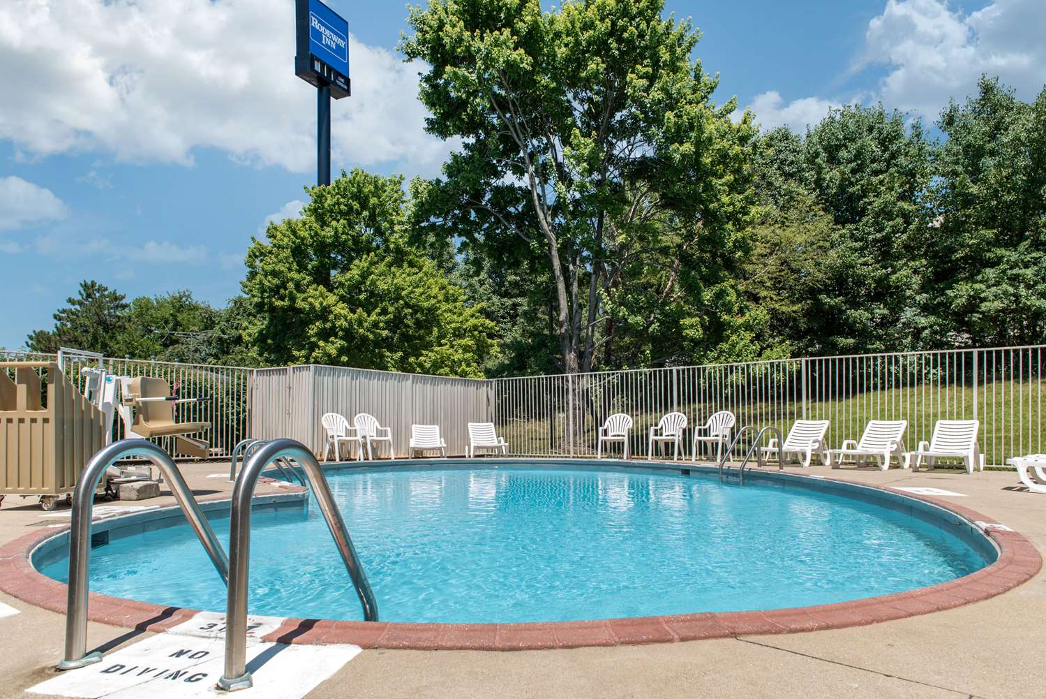Rodeway Inn Sharonville - Cincinnati North 16/20
