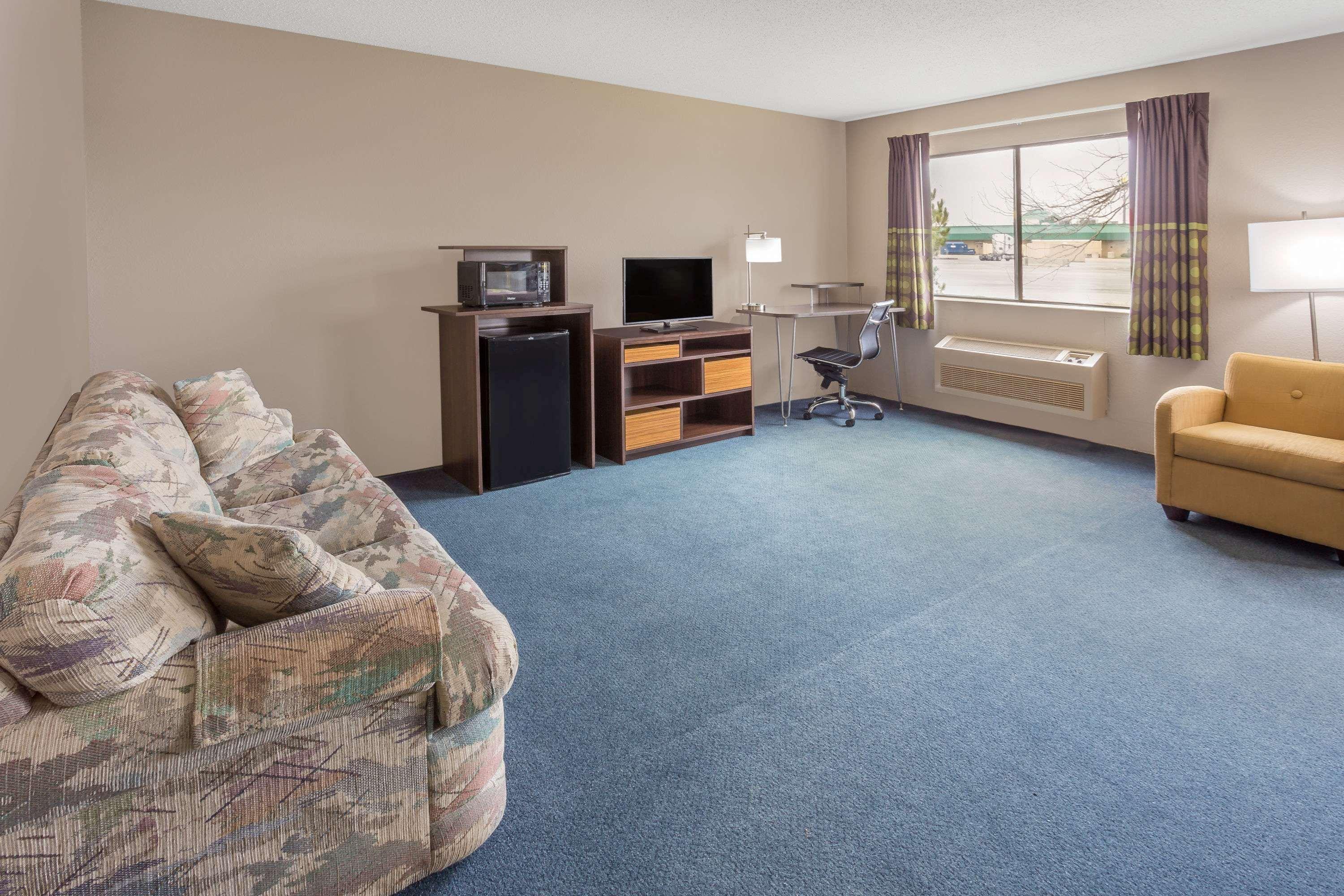 Super 8 by Wyndham Hebron Lowell Area 11/16
