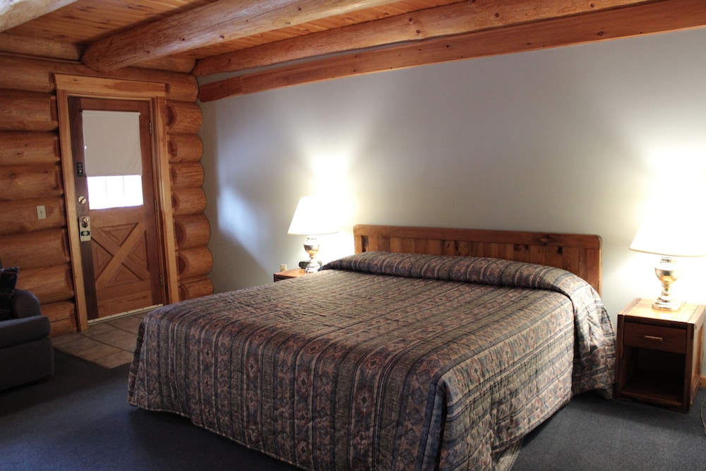 Log, Deluxe, King Bed, Sofa