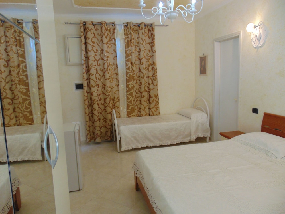 1 BEDROOM, RELAX, ECONOMY, TRIPLE, PRIVATE BATHROOM