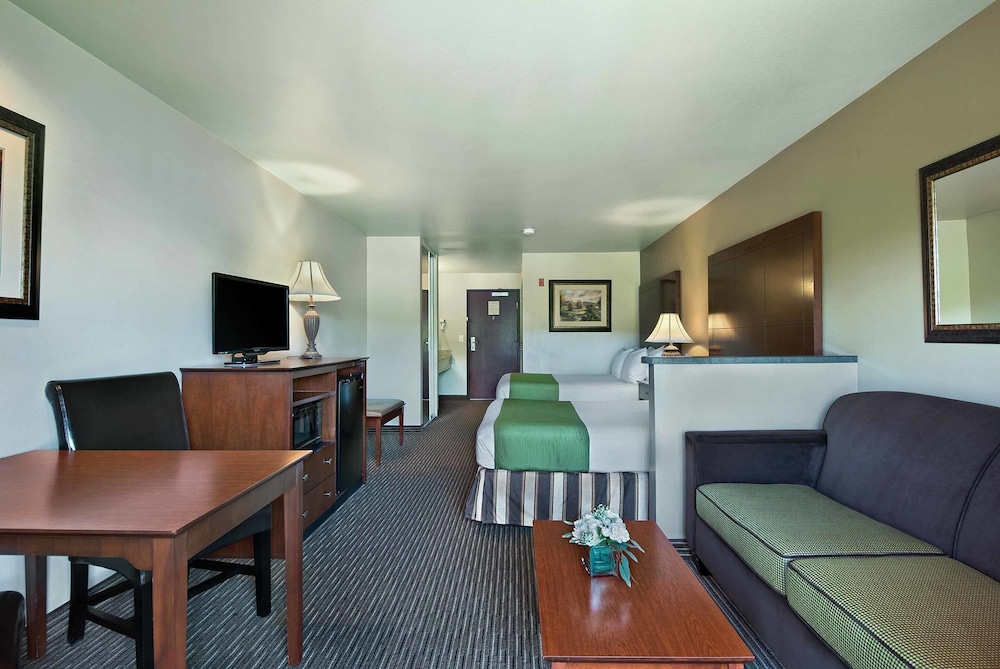 Oxford Suites Yakima 37/45