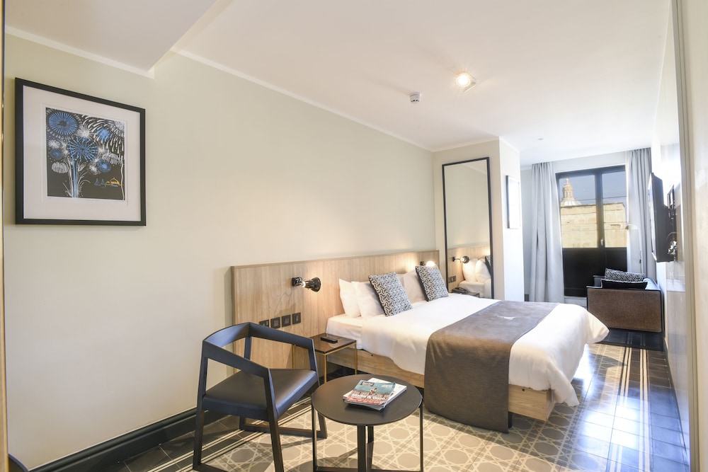 SUPERIOR, DOUBLE OR TWIN BED, TERRACE