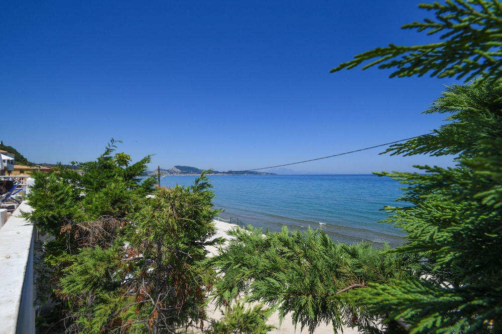 Nefeli Beach 35/44