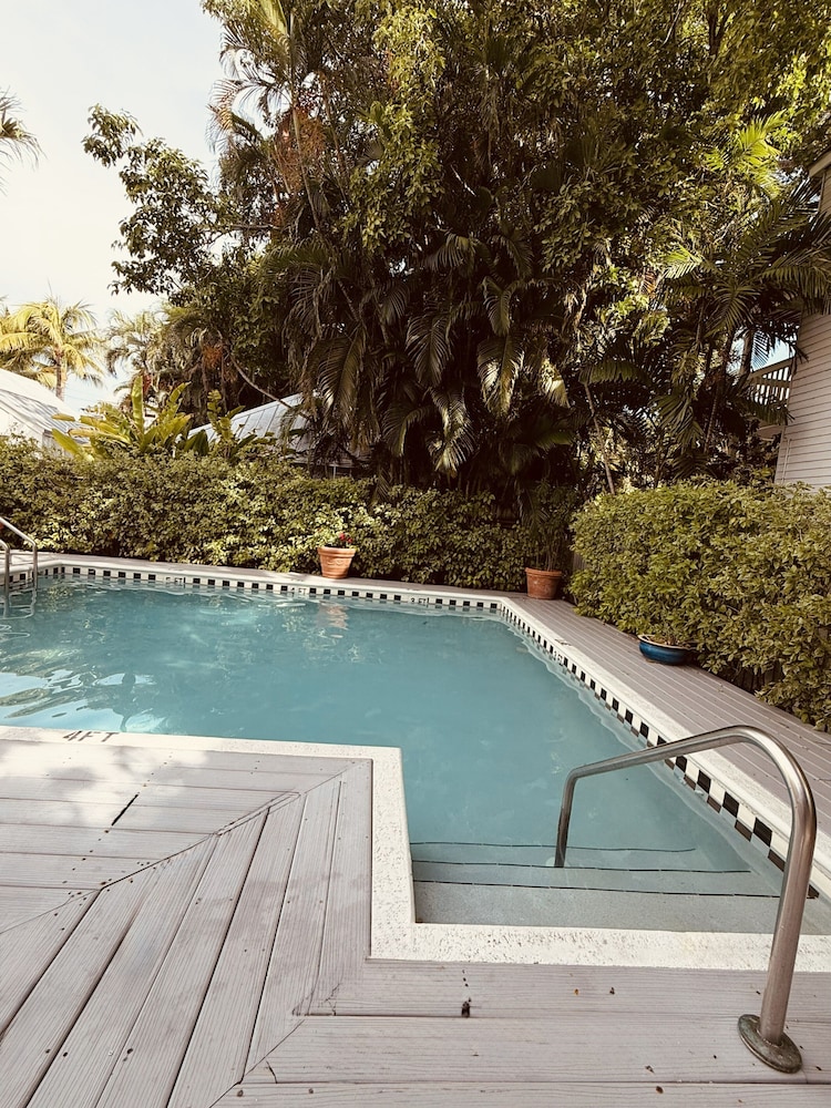 Heron House Court - Adult Only 57/65