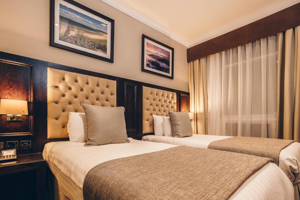 City, 2 Double Beds