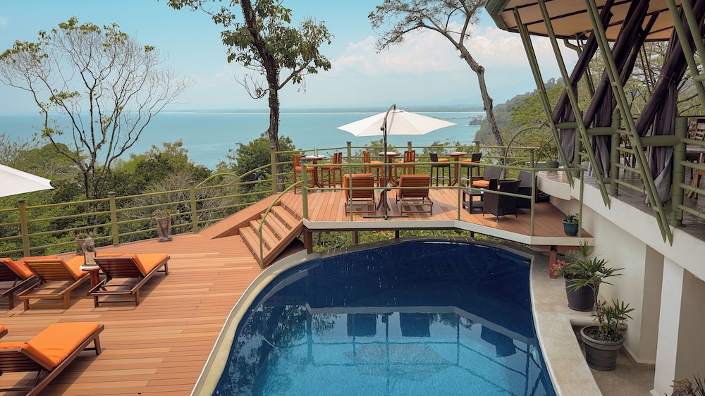 Issimo Suites Boutique Hotel Spa Adults Only 68/71