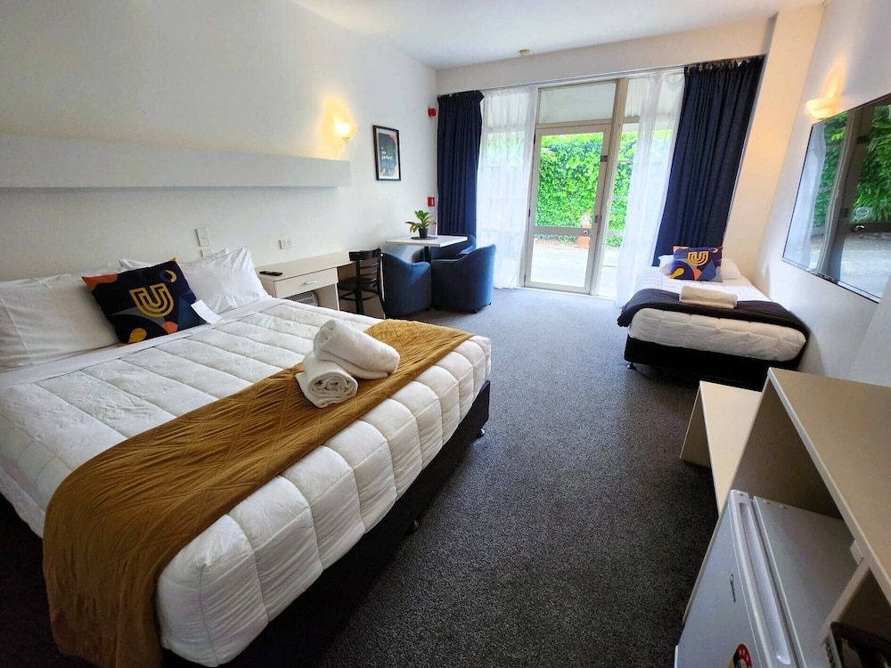 U Studios Paraparaumu, SureStay Collection by Best Western 4/46
