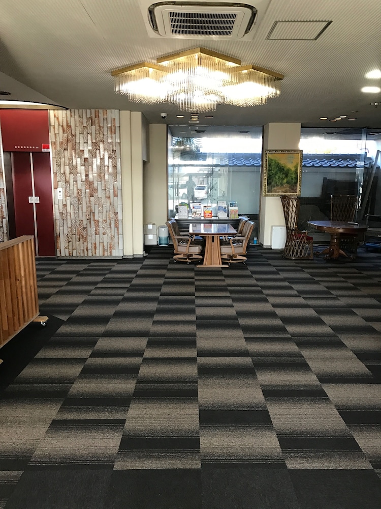 New Makomo Hotel 9/61