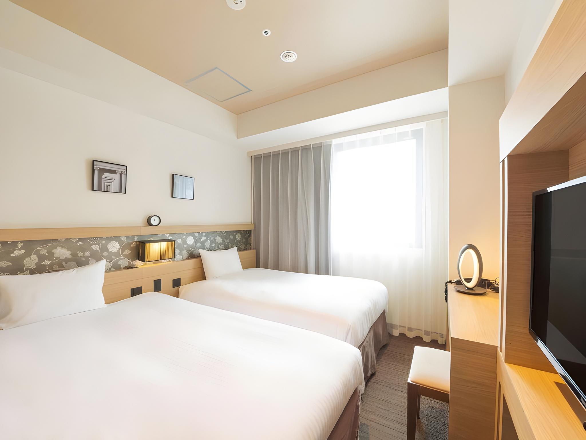 Semi Room, Run of House