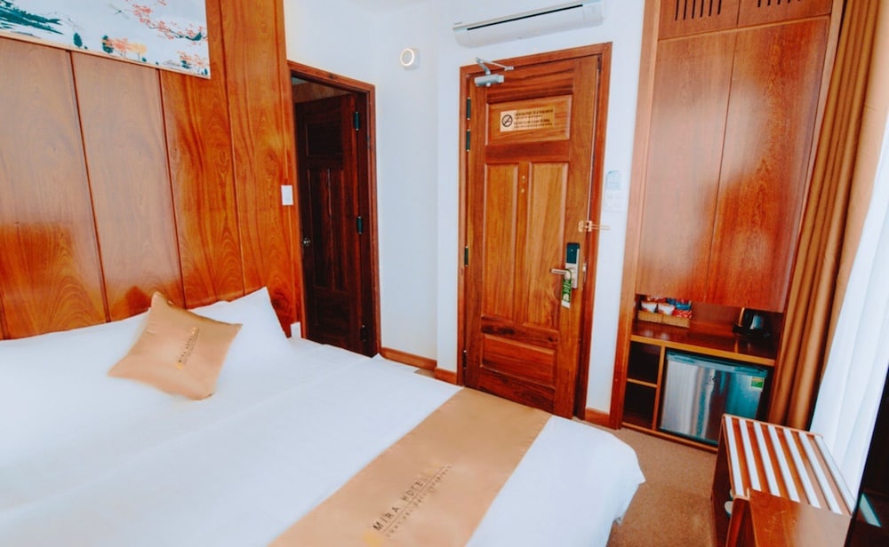 Mira Hotel 7/32