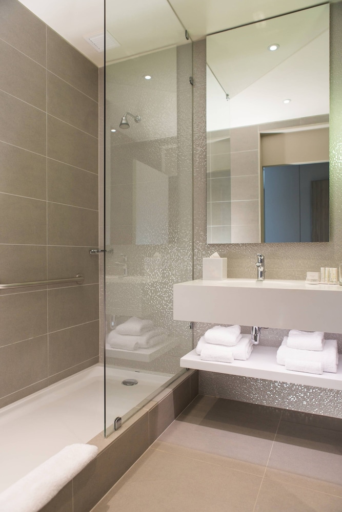 Courtyard Santiago Las Condes 7/55