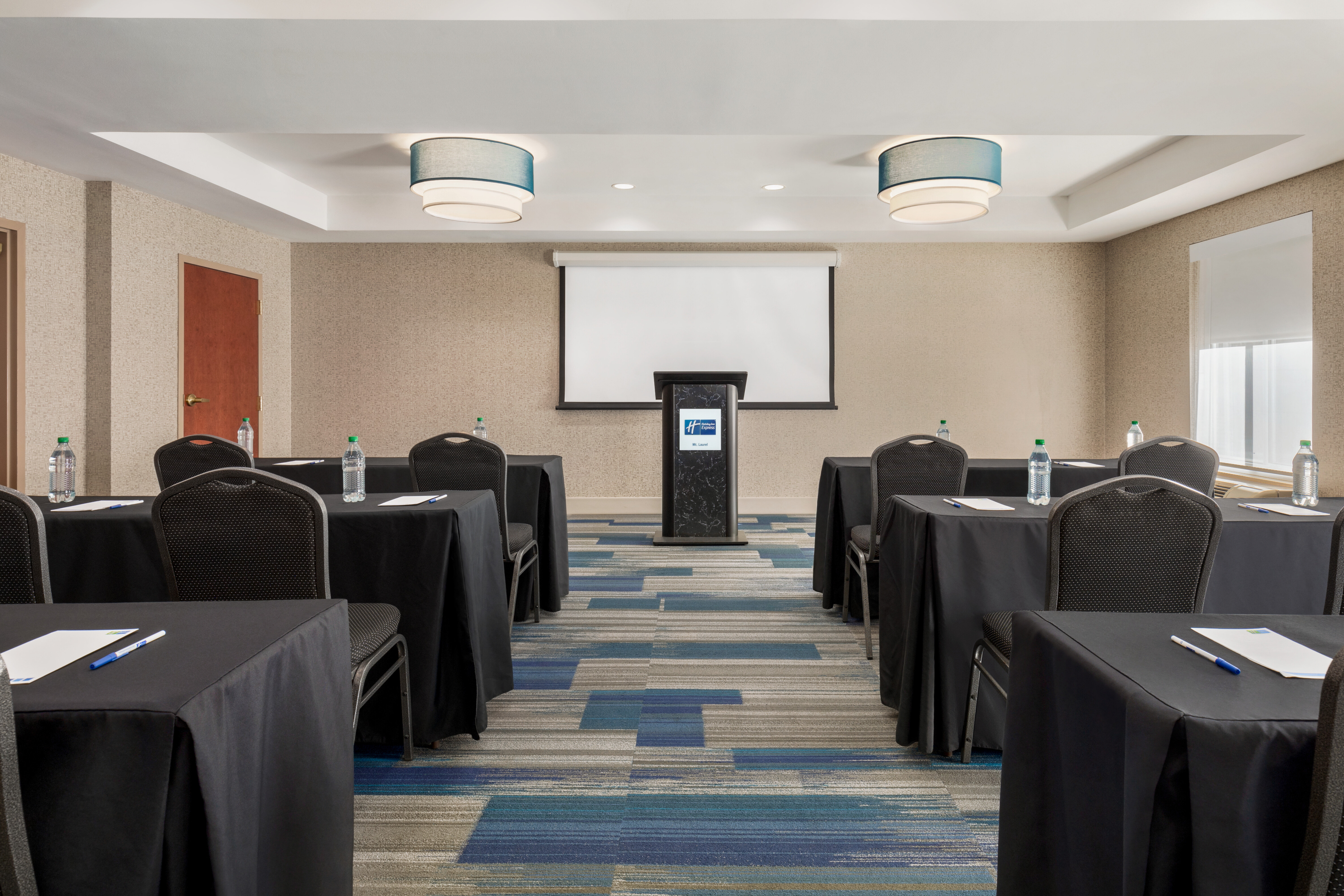 Holiday Inn Express Suites Philadelphia Mt Laurel 46/54