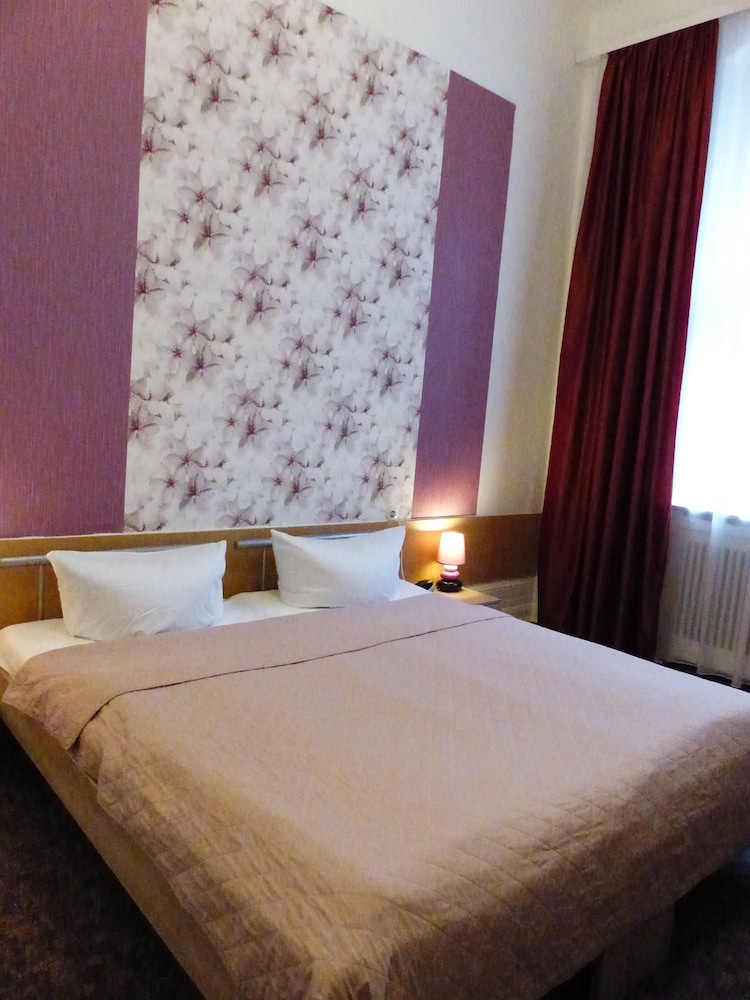 Castell Hotel 5/49