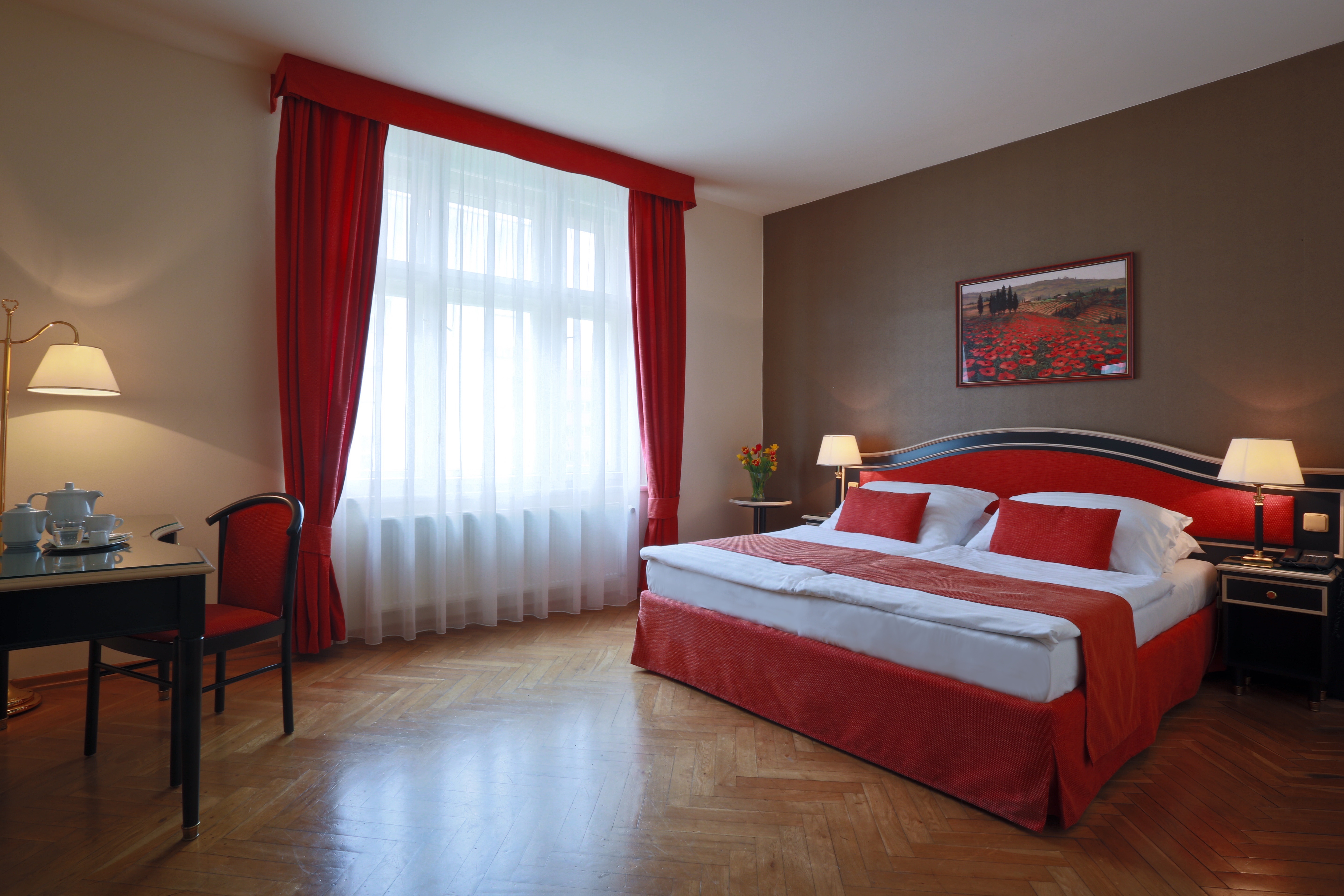 ROOM, DOUBLE BED
