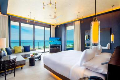Suite, King Bed, Corner