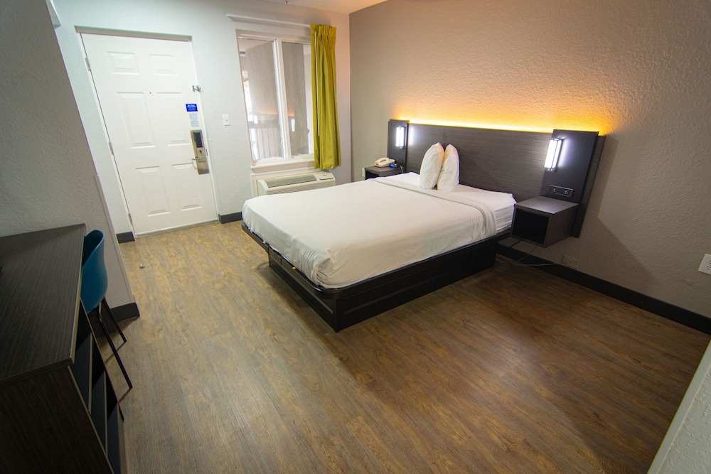 Studio 6 Extended Stay - Coral Springs, FL - Fort Lauderdale 25/60