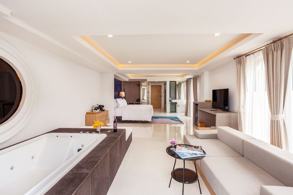 Anona Beachfront Phuket Resort 44/65