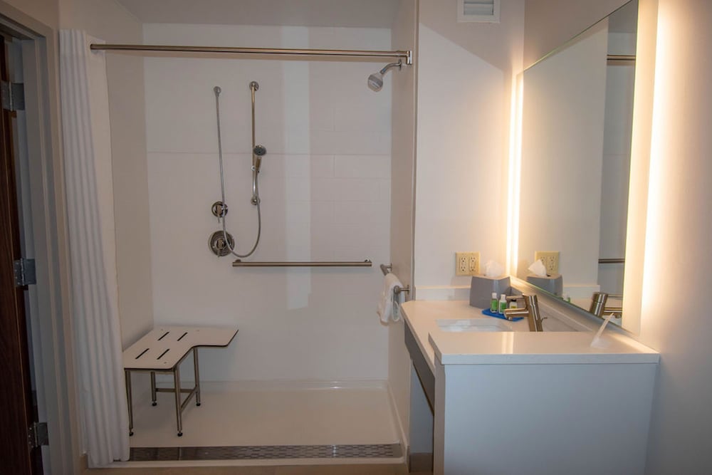 Holiday Inn Express & Suites Tonawanda - Buffalo Area 22/58