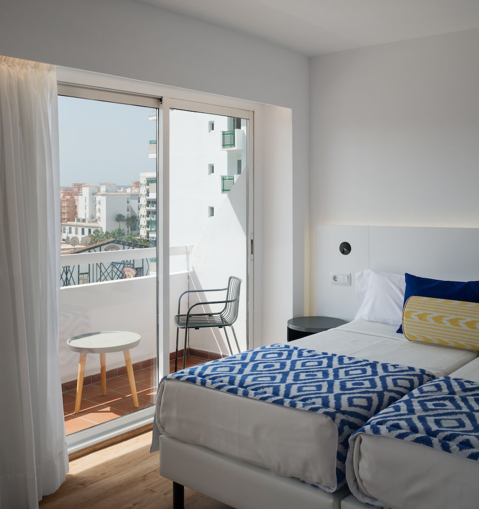 SUPERIOR, TWIN BEDS, BALCONY