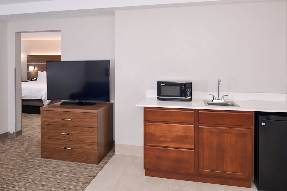 Holiday Inn Express Towson Baltimore North 7/63