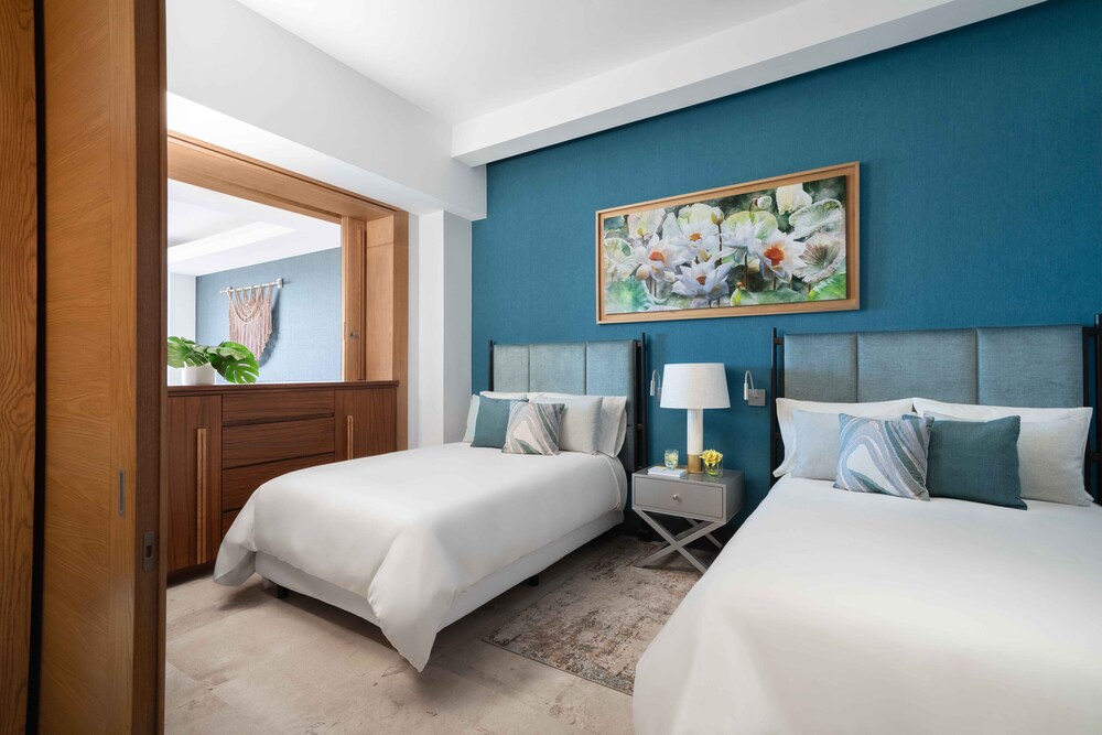 2 BEDROOMS, SUITE
