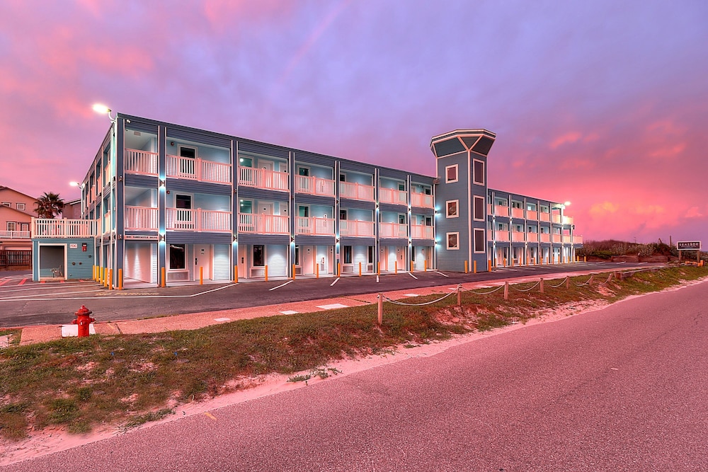 Seaside Boutique Hotel, Waves At Your Doorstep 2/50