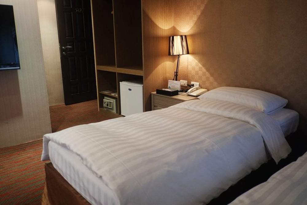 Rf Hotel 30/74