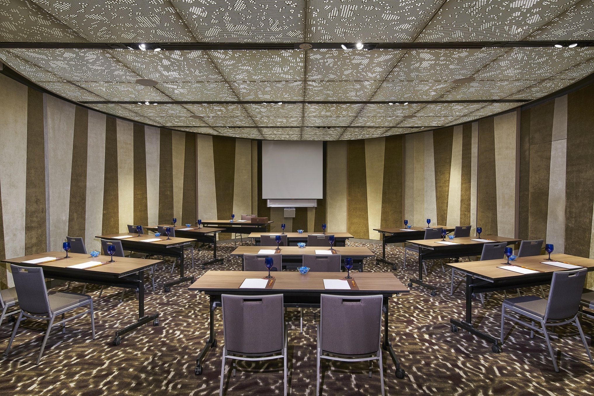 Crowne Plaza Changi Airport Hotel 69/81