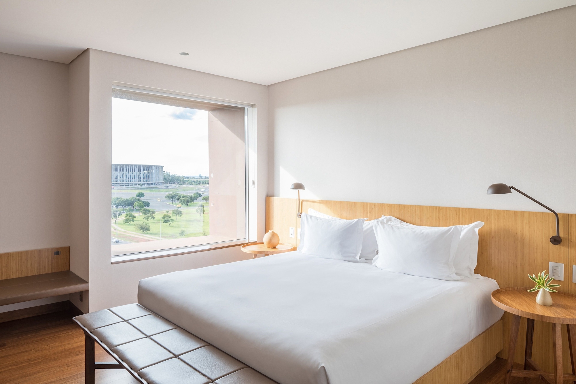SUPERIOR, KING BED
