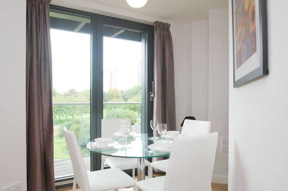 Cleyro Serviced Apartments - Finzels Reach 43/50