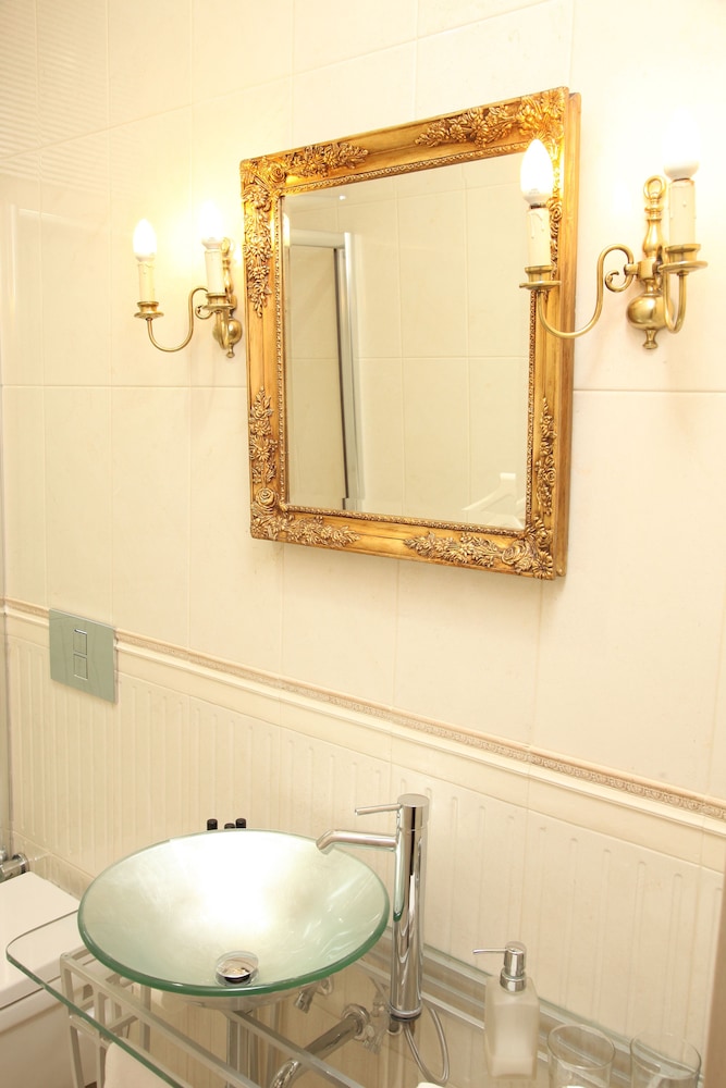 Villa Pera Suite Hotel 80/81