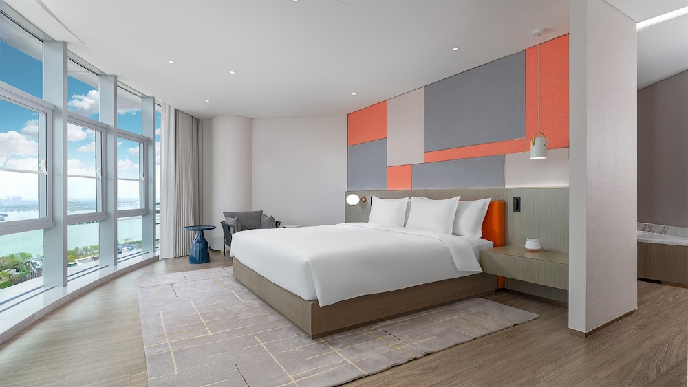 1 Bedroom, Study, Suite, Single Bed, Lake View